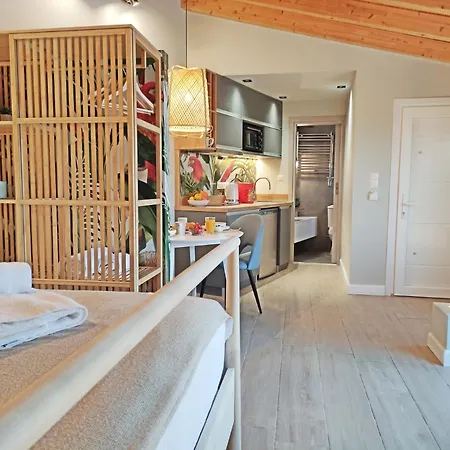 Sea & Cliff Luxury بينيتسيس