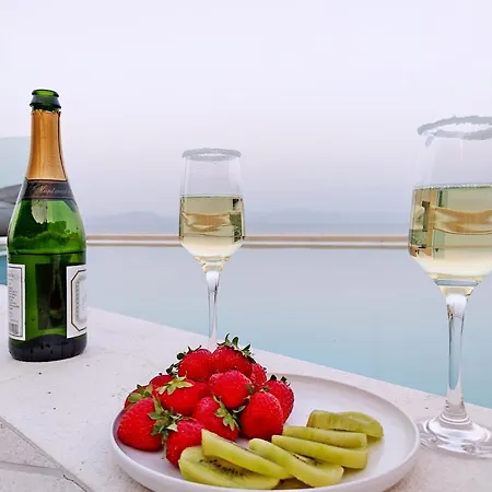 Sea & Cliff Luxury Villa *