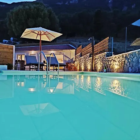 Sea & Cliff Luxury