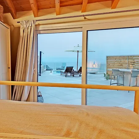 Sea & Cliff Luxury Вилла *