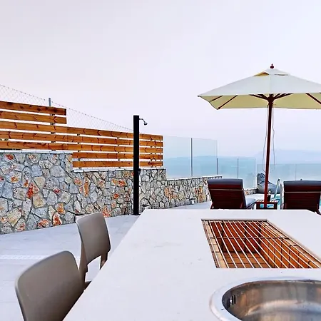 Sea & Cliff Luxury فيلة بينيتسيس