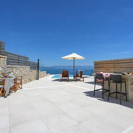 Sea & Cliff Luxury Villa *