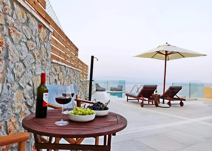 Sea & Cliff Luxury * בניטסס