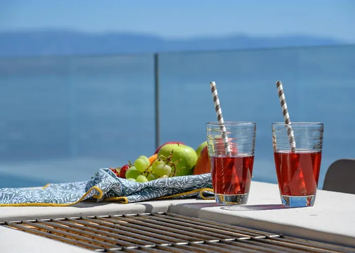Sea & Cliff Luxury וילה *